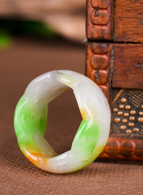 翡翠镂空雕刻玉戒指翠色紫罗兰