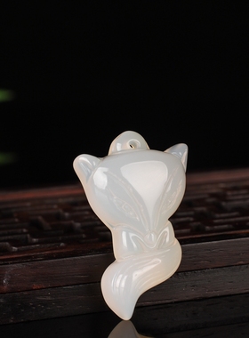 珠宝白玉髓红色玛瑙挂件狐狸吊坠
