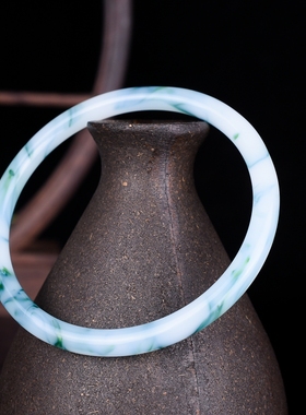 和田玉翡翠色飘花玉手镯青花玉