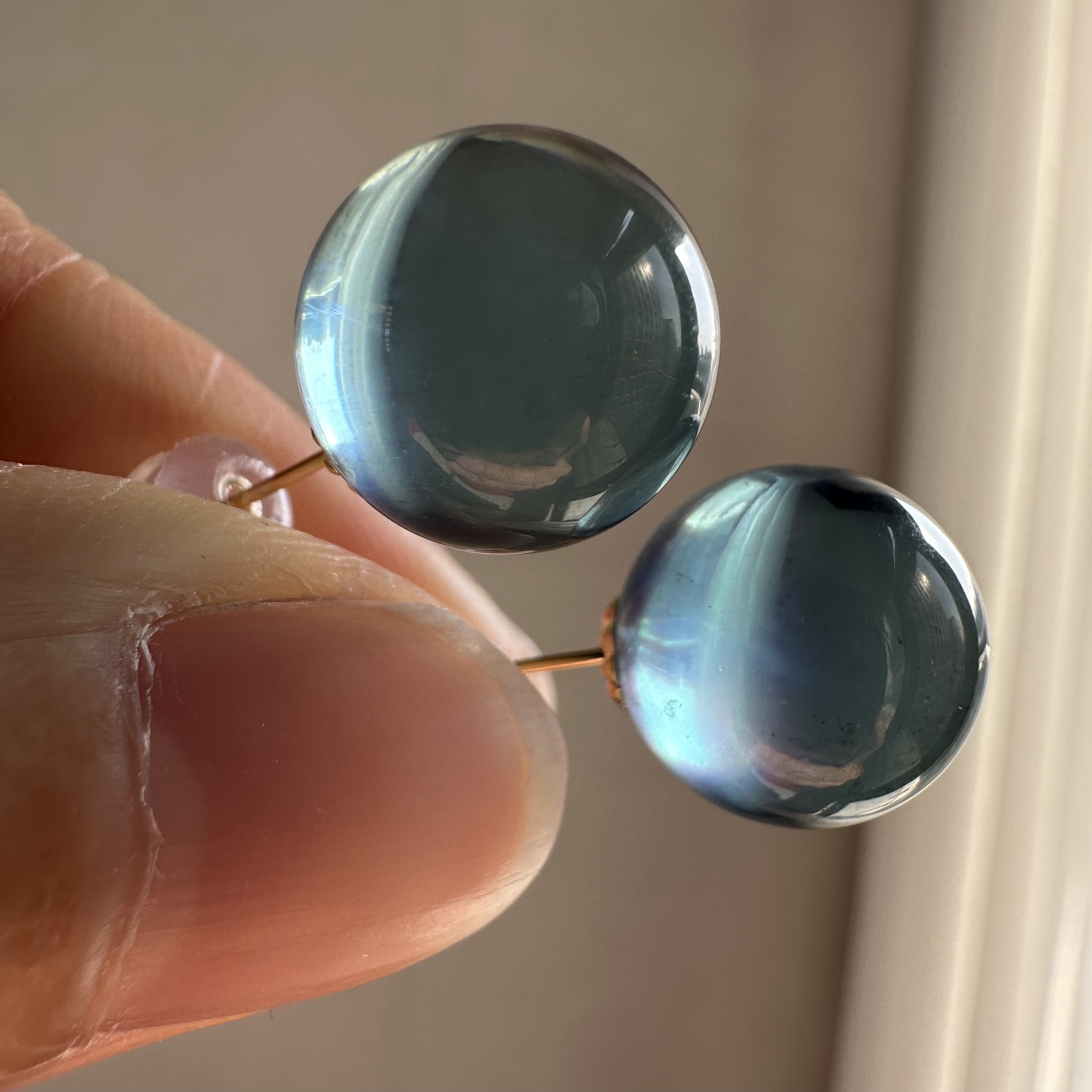 18k金镶天然收藏级魔鬼蓝海蓝宝单珠耳饰耳钉12mm左右自然光实拍,淘宝优惠券,粉丝福利购,淘宝优惠卷