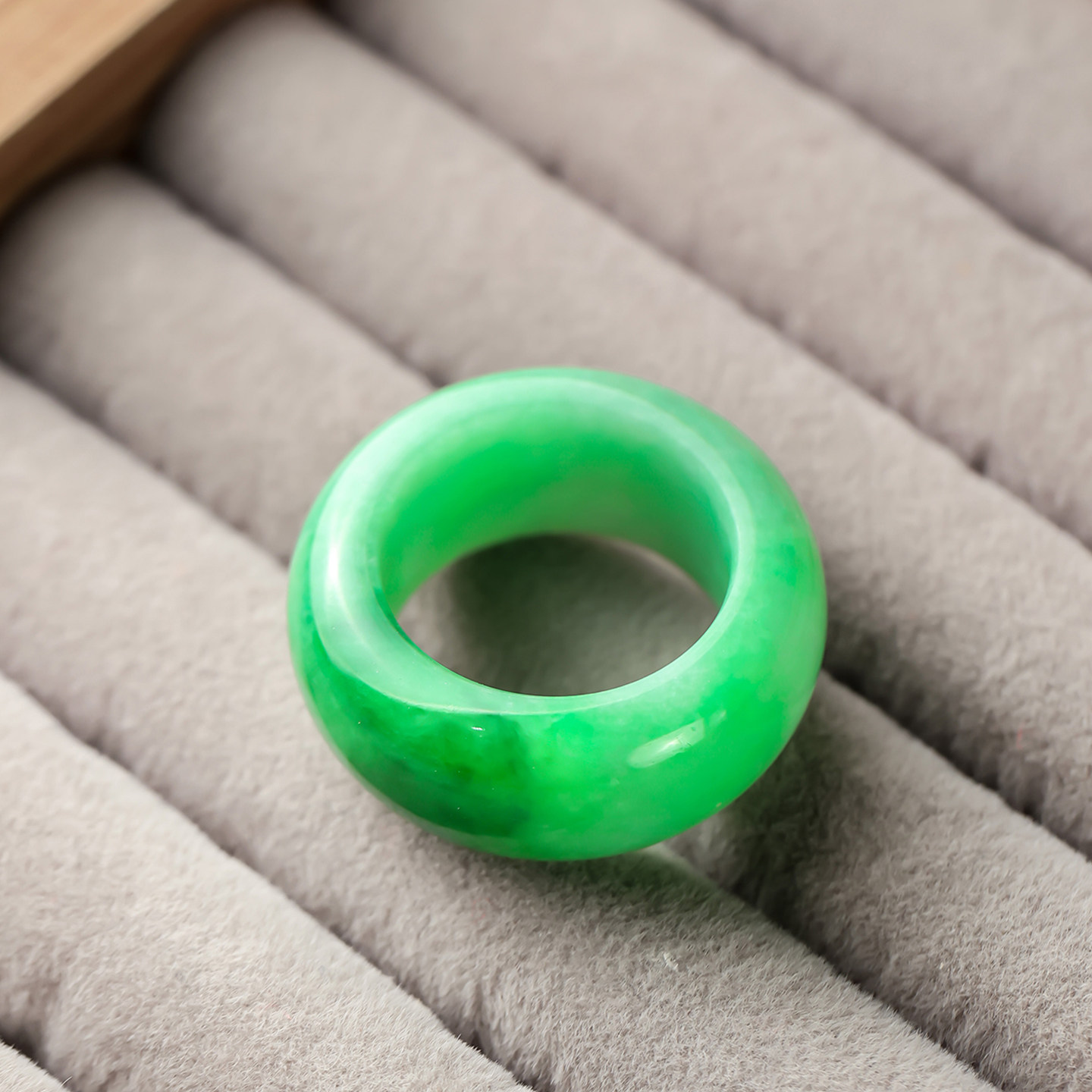 Yangzi Jewelry Laokeng Bing Green Jade Ring