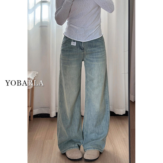 Slimming ceiling, wide-leg jeans with closed eyes