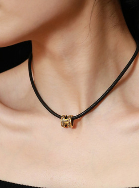 h小蛮腰金银拼色唐草纹路路通吊坠女小众设计时尚感项坠配饰包邮