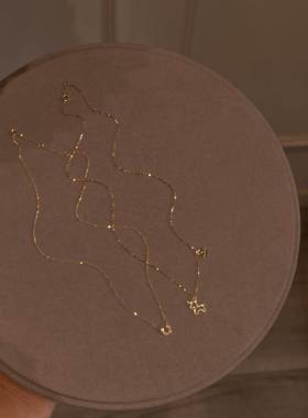 爆闪金色镂空小马圆牌项链女款2026新款马年本命年精致气质锁骨链