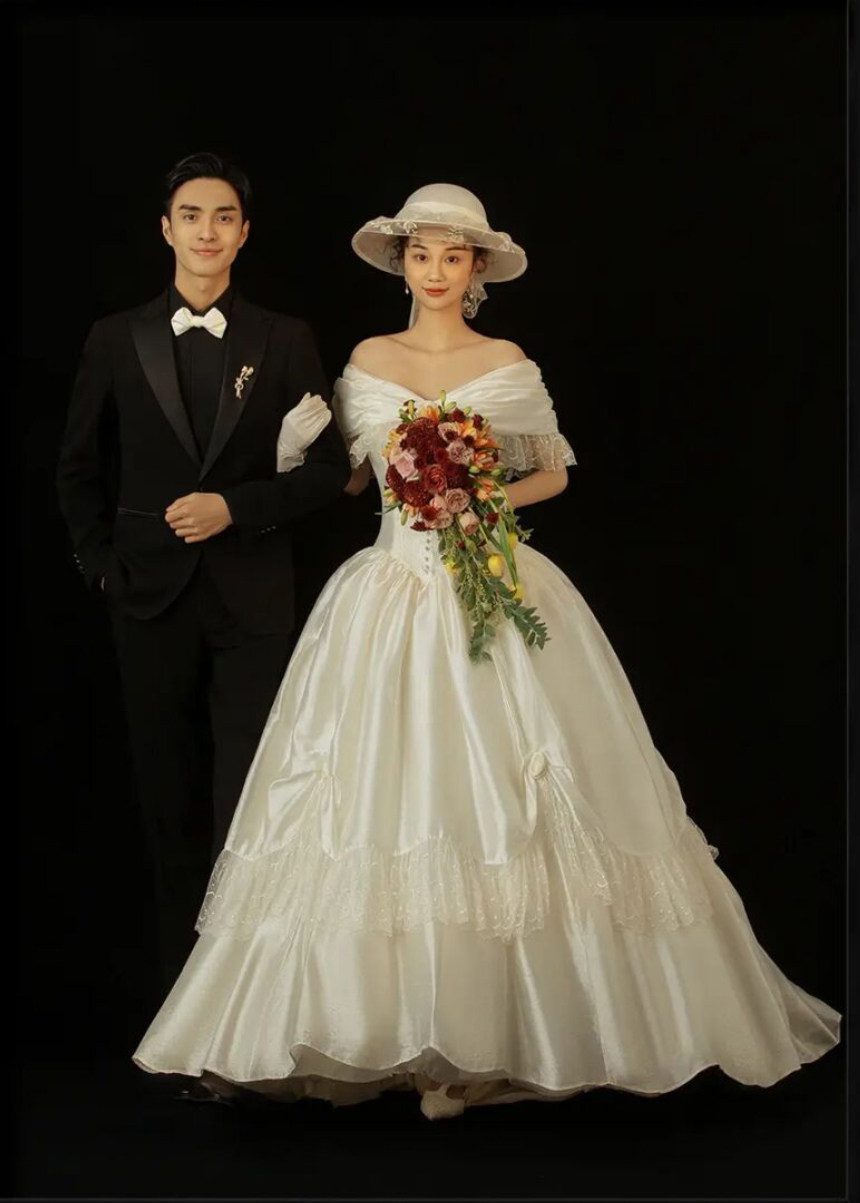 新款复古怀旧喜嫁港风蕾丝花边婚纱 耳夲婚纱