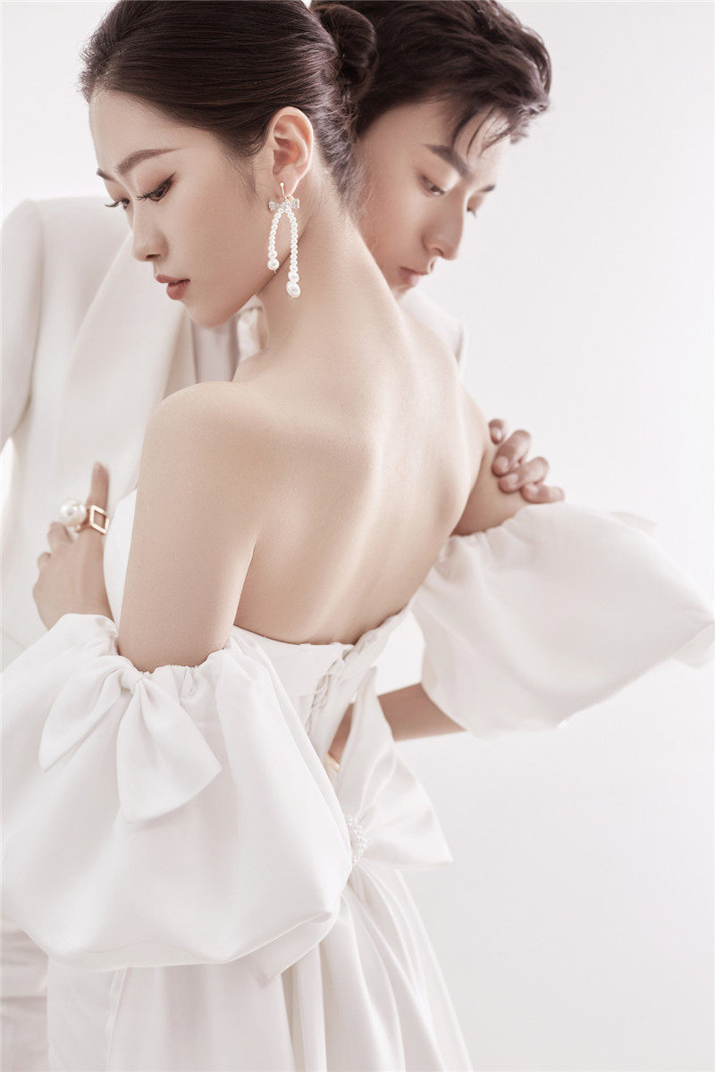 影楼主题情侣装抹胸拖尾泡袖写真服 耳夲婚纱