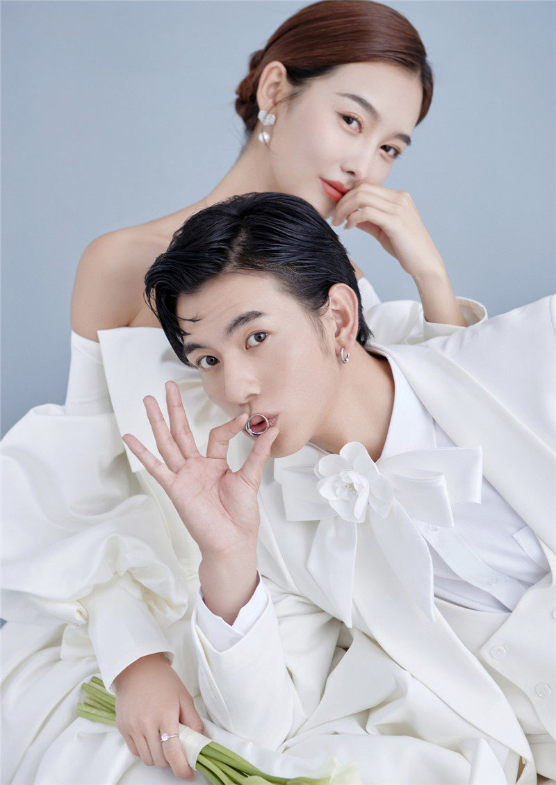 影楼主题蝴蝶结泡袖齐地抹胸婚纱 耳夲婚纱