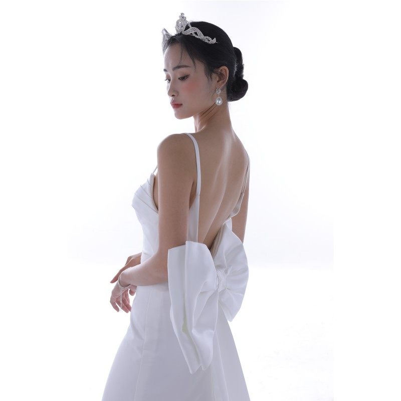 简约缎面旅拍轻新娘外景出门纱婚纱 耳夲礼服/晚装