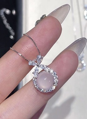 冰透白玉髓吊坠在逃公主锆石女蝴蝶结2026年新款感时尚锁骨链