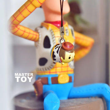 ສິນຄ້າຕົ້ນສະບັບຫຼາຍ Strawberry Bear Buzz Lightyear Woody Songsong Pendant Cute Cartoon Doll Pendant