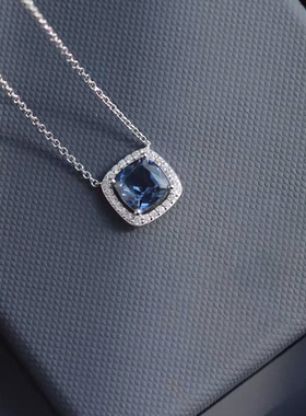 欧若风方形锆石卡其色项链