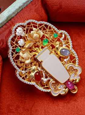 衣锦媚行S925镀金和田玉翡翠吊坠