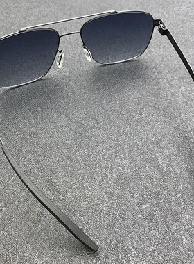 马登防紫外线超轻无螺丝高清墨镜