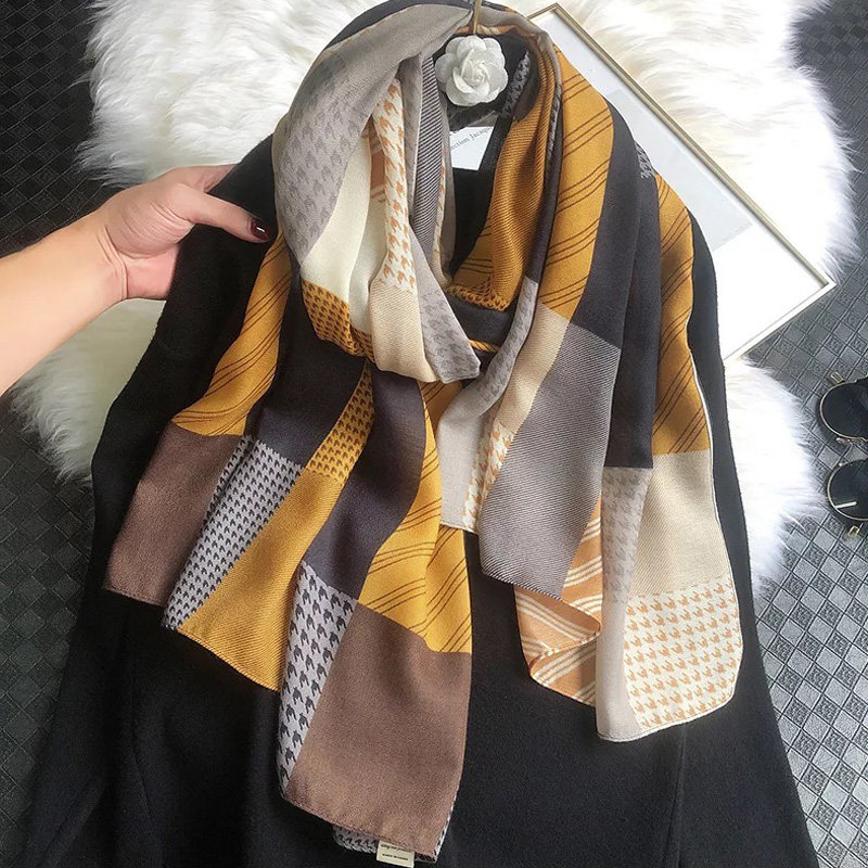 新款时尚字母棉麻丝巾女春秋薄款防晒披肩围巾外搭海边纱巾百搭潮,淘宝优惠券,粉丝福利购,淘宝优惠卷