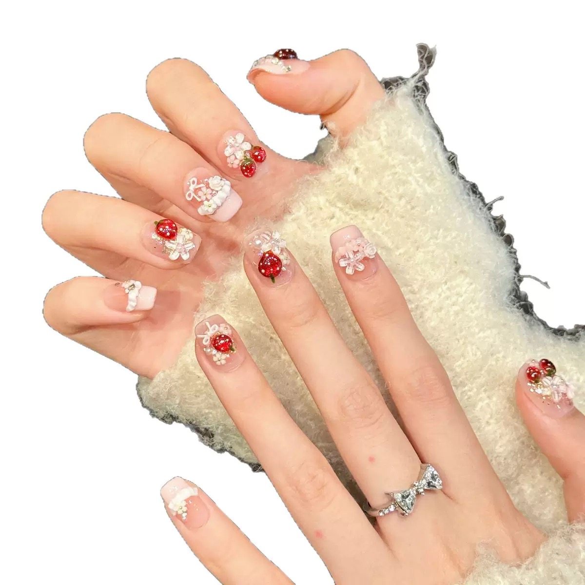 草莓女孩新年美甲手绘粉色穿戴甲显白过年短甲ins猫眼立体樱桃,淘宝优惠券,粉丝福利购,淘宝优惠卷