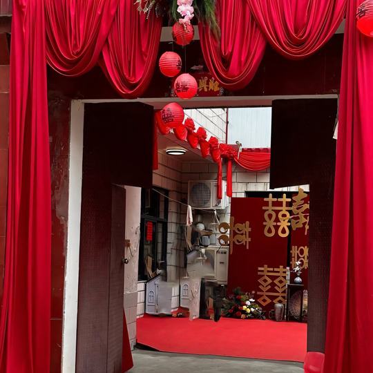 婚庆红色牛奶丝布幔婚礼酒店吊顶布场景布置楼道扶手户外装饰布料