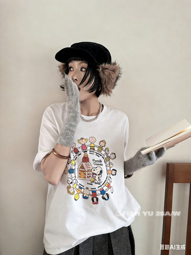 YU冬圣诞款卡通史努比花生家族彩拔印花加厚磨毛宽松圆领短袖T恤 - 图1