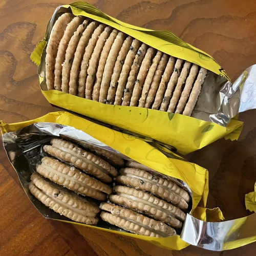 Черное кунжутное печенье Южная Корея импортировала закуски и продовольственную музыку, арахис, хрустящий хрустящий торт замену завтрака кокосовый ароматный ароматный аромат Бесплатная доставка