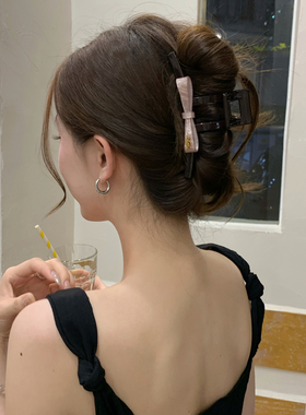 简约蝴蝶结抓夹女高级感2026新款大号发夹后脑勺发量大鲨鱼夹发饰