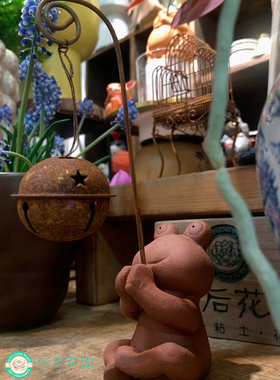 粗陶手作瑜伽青蛙摆件陶土兔子雨伞花插插件红陶龙猫摆件园艺杂货