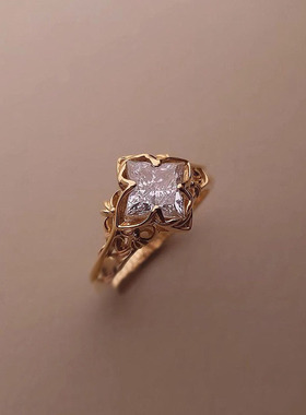 复古奢华感四叶草闪钻戒指