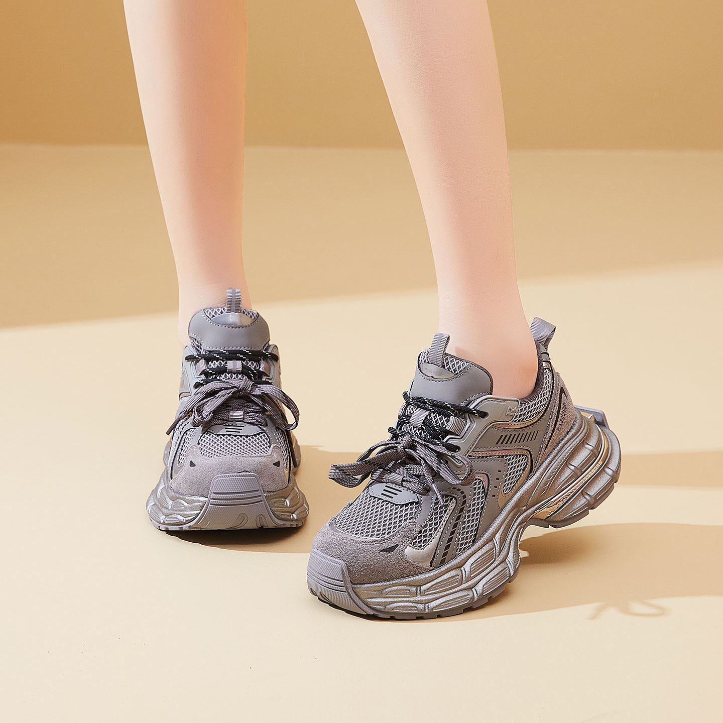 老爹鞋女款2025新款真皮秋冬季加棉加绒轻便防滑厚底增高运动鞋子 - 图0