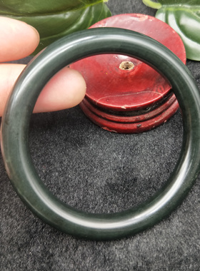 新疆和田玉圆条手镯青玉女款天然