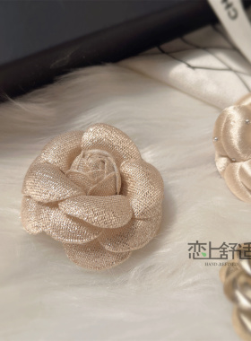 让衣服变得贵贵的花朵胸针