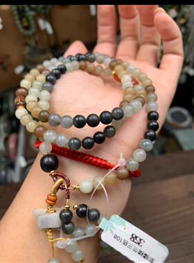 卡6新疆和田玉楼兰三色108设计款套链，搭配带皮蝴蝶小吊坠 ​