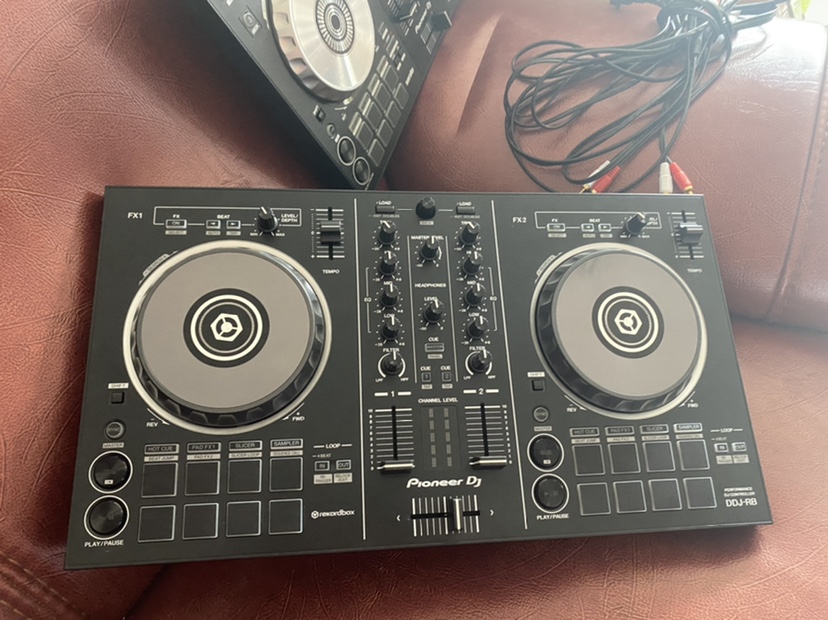 pioneer DDJ RB控制器 DJ数码打碟机 拼比DDJ400 95新 保修 - 图1