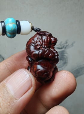 紫檀红木头精雕刻生肖老虎6车钥匙扣小吊坠文盘玩手把挂件质饰品