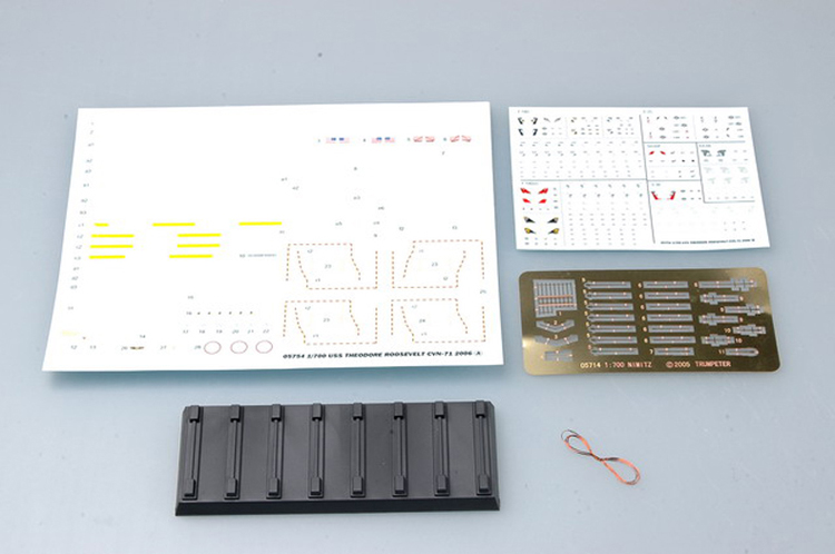 小号手 1:700 CVN-71 罗斯福号 05754 美国尼米兹级航母 拼装模型 - 图3