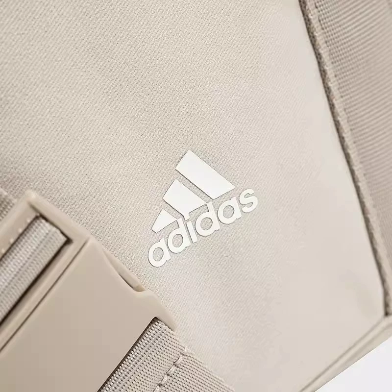 正品Adidas/阿迪达斯女子冬季新款挎包运动休闲毛绒单肩包IX7963 - 图2