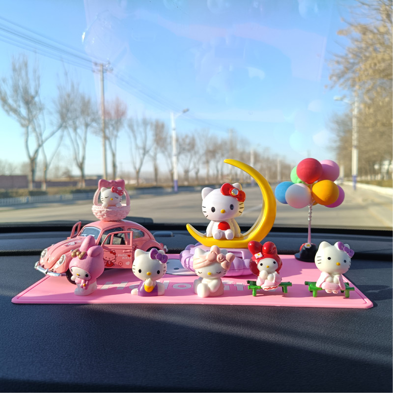 汽车卡通女生太阳能摇头摆件HelloKitty粉色车内老爷车整套装饰品 - 图1