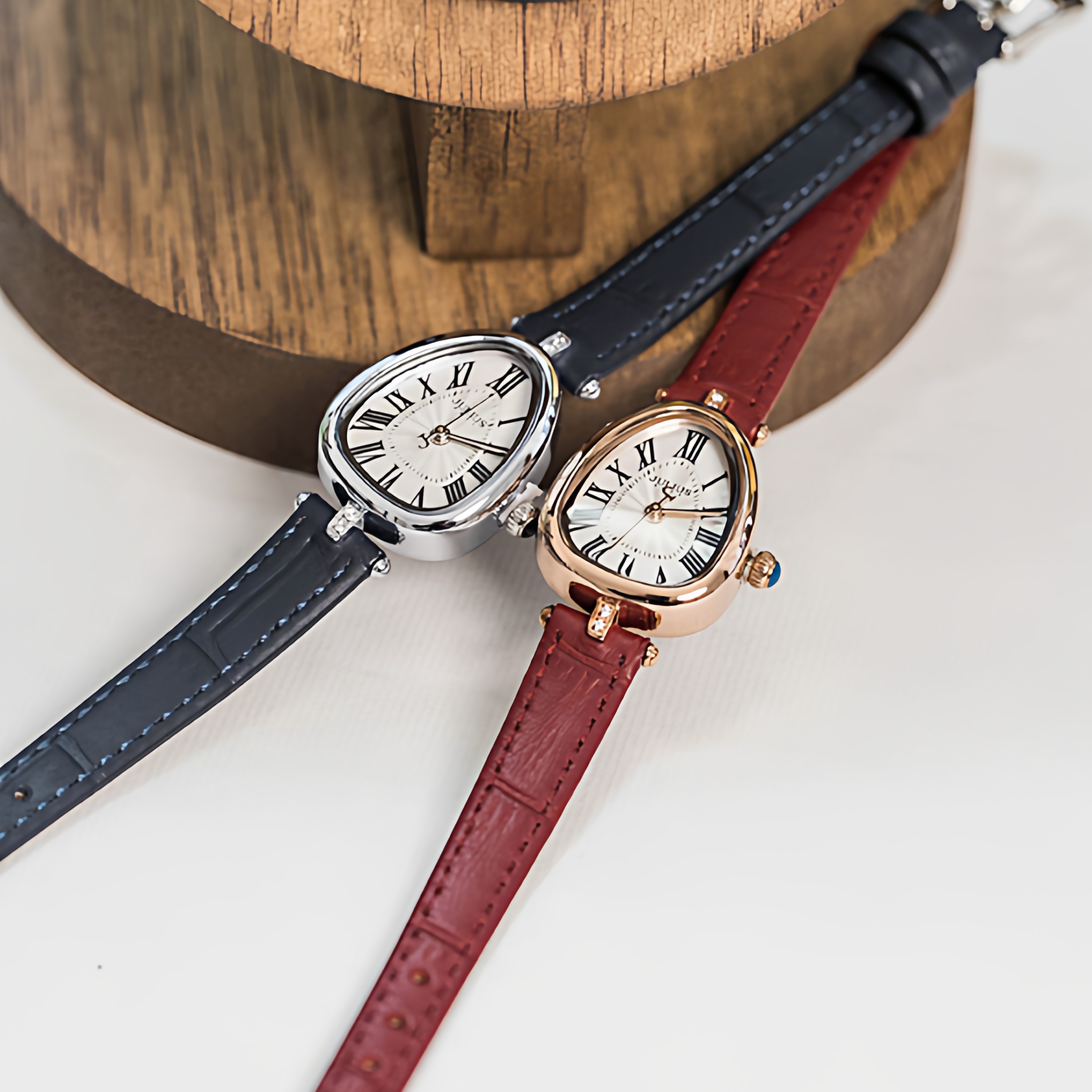 聚利时复古小表盘石英手表女轻奢酒桶形红色皮带气质女表高级感,淘宝优惠券,粉丝福利购,淘宝优惠卷