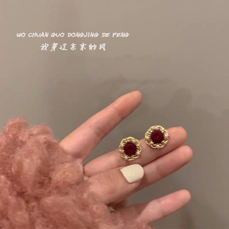 「全店买二赠一」丝绒酒红耳环复古法式宫廷风小巧2023年新款耳钉,淘宝优惠券,粉丝福利购,淘宝优惠卷