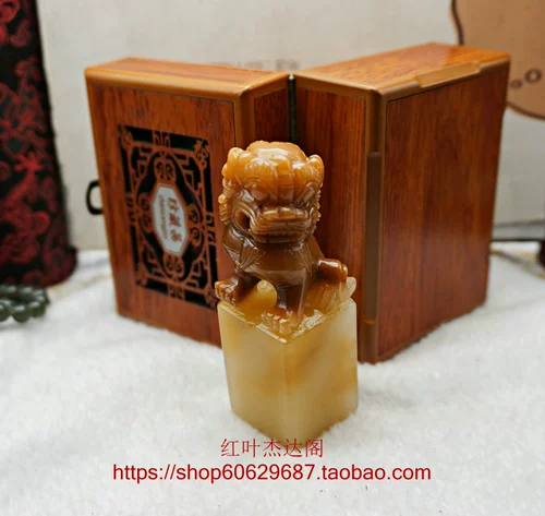 Натуральный Синьцзян Золотой шелковый нефритовый льв нефритово -печать Jade Seal Синьцзян Золотая шелковая нефритовая печать Золотое шелковое нефритовое печать Золото и каменное