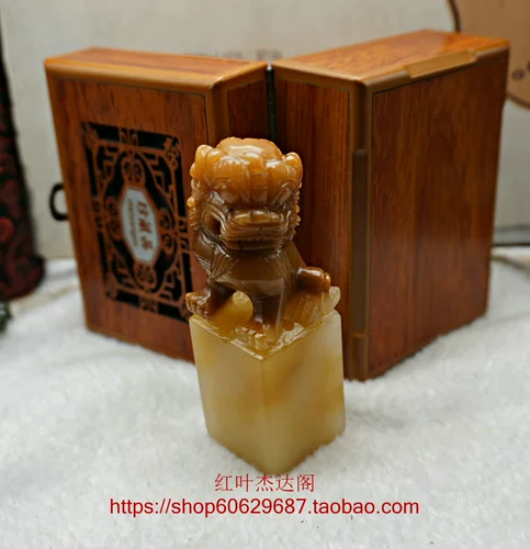 Натуральный Синьцзян Золотой шелковый нефритовый льв нефритово -печать Jade Seal Синьцзян Золотая шелковая нефритовая печать Золотое шелковое нефритовое печать Золото и каменное