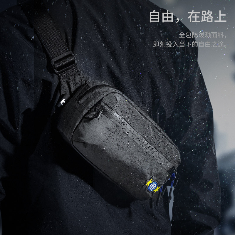 tomtoc 国际米兰限定胸包单肩斜挎包男士小容量挎包小包手机包T33,淘宝优惠券,粉丝福利购,淘宝优惠卷