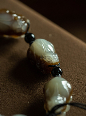 孤品天然保真和田玉黑皮貔貅手串