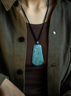 翡翠手工雕刻玉牌项链