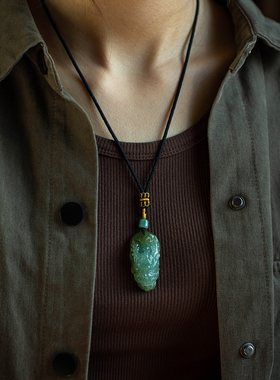 翡翠玉石属龙手工雕刻吊坠