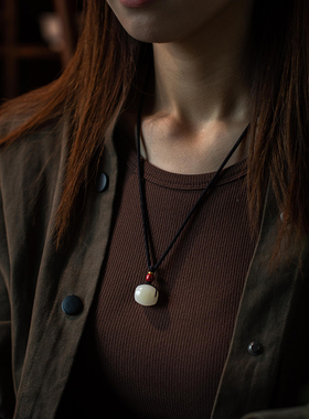 和田玉平安锁挂件大善堂