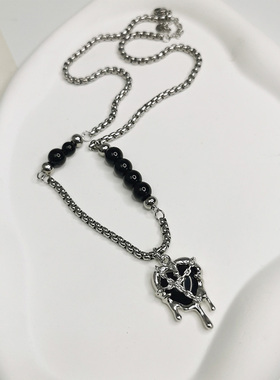 钛钢不掉色液化禁锢爱心拼接项链