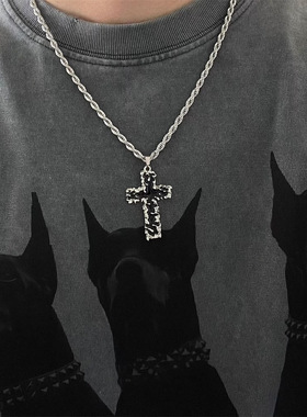 钛钢麻花链黑色熔岩十字架项链