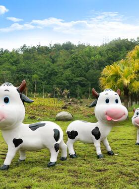 户外园林景观装饰卡通奶牛摆件玻璃钢仿真动物雕塑庭院幼儿园美陈