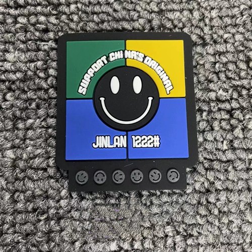 定制PVC软胶标牌橡胶服装衣服滴塑滴胶商标胶章铭牌LOGO踩标通用 - 图2