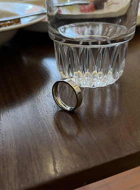 冷淡风钛钢不掉色情侣素圈戒指