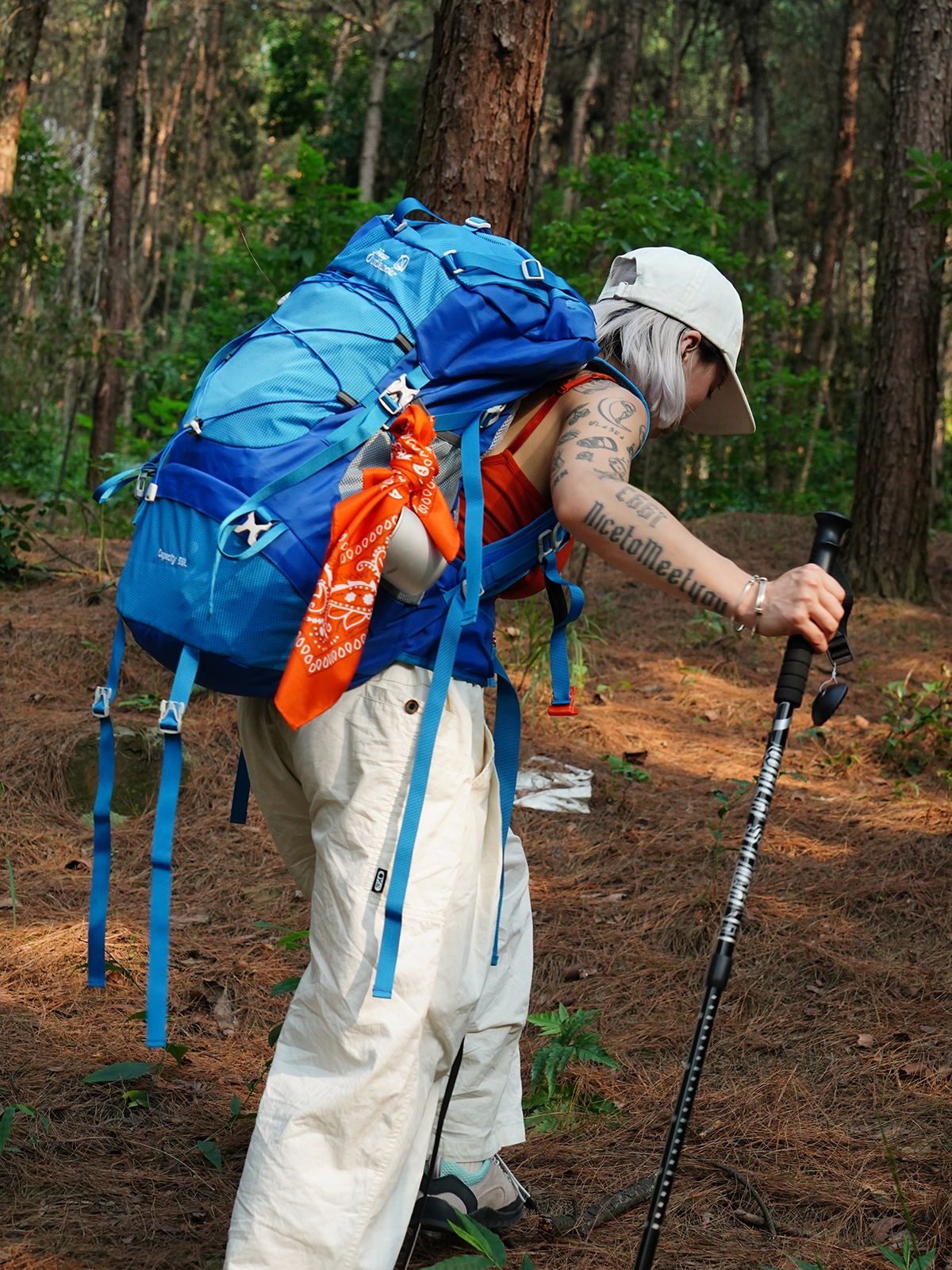 《旷野引力》登山包户外徒步露营重装背负防水轻便背包50l大容量-图1