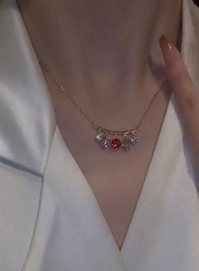 流光溢彩石榴红项链女短款网红百搭锁骨链不褪色个性设计感吊坠潮
